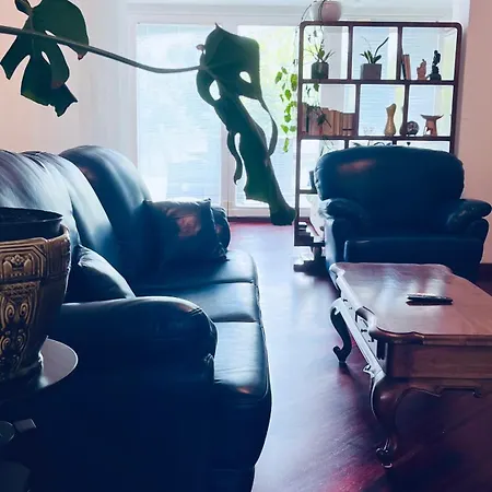 Lanas Place *